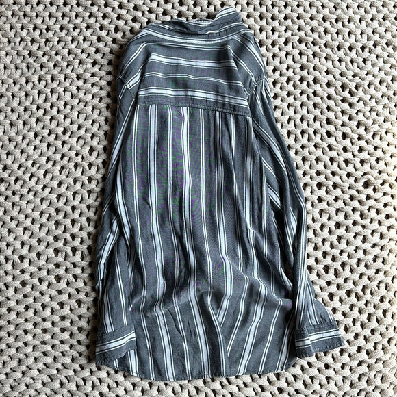 AMERICAN EAGLE RELAXED BUTTON UP- S - Picture 3 of 3